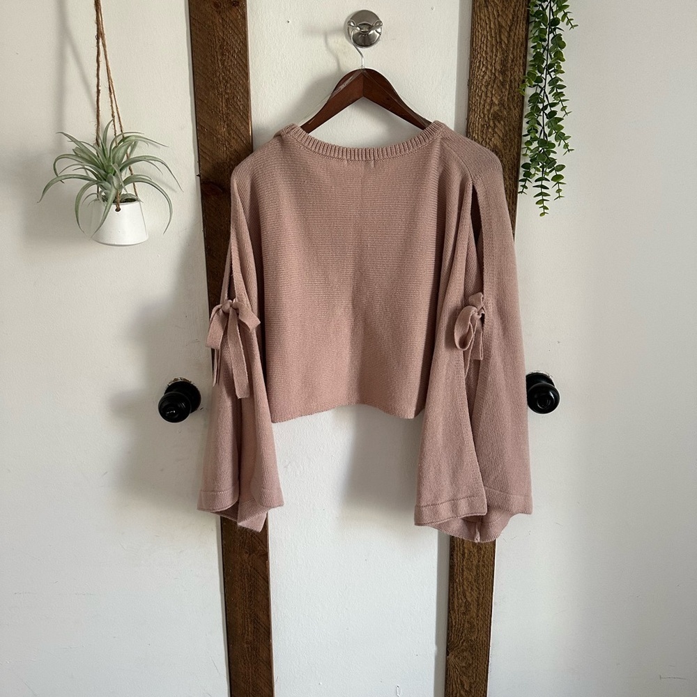 Favlux Elegant Blush Women's Tie Sleeve Sweater Size Medium
Excellent condition